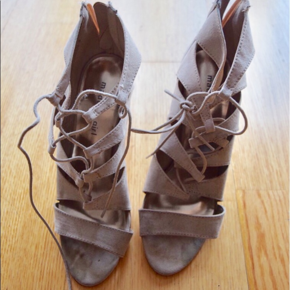 Madden girl size 7.5(fits like an 8) suede heels